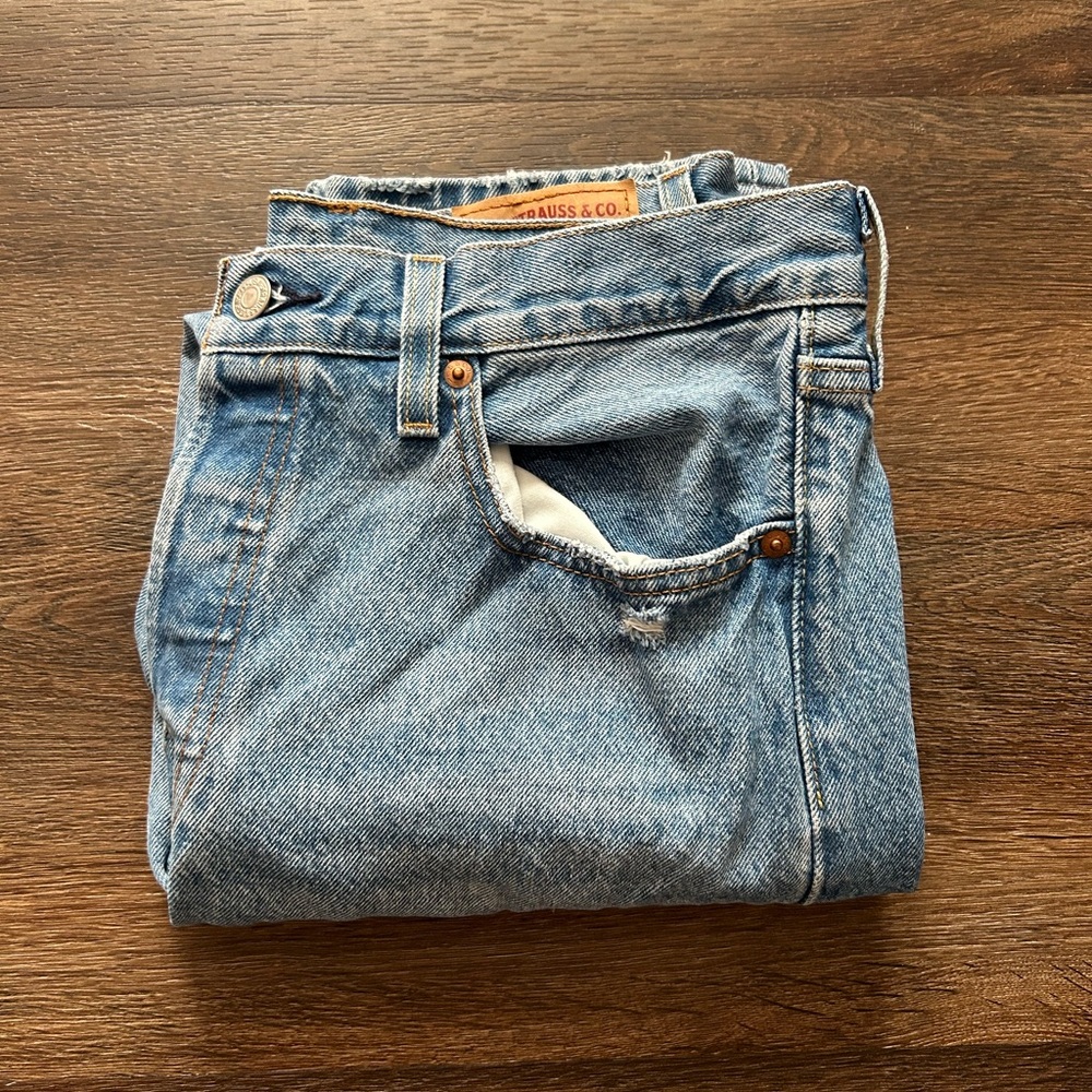 Light Wash Levi’s 501